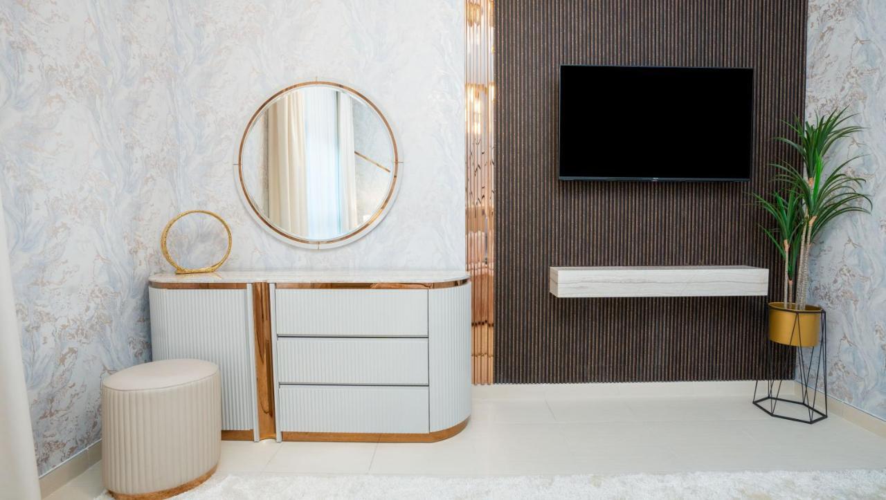 Exclusive Retreat Globalstay'S New 3Br Townhouse With Private Pool Dubai Bagian luar foto
